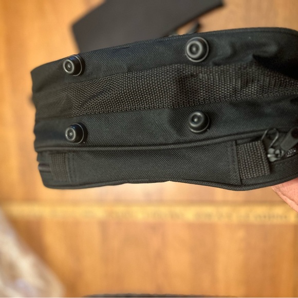 Pari Camera Bag With Shoulder Strap NWOT - Picture 2 of 8